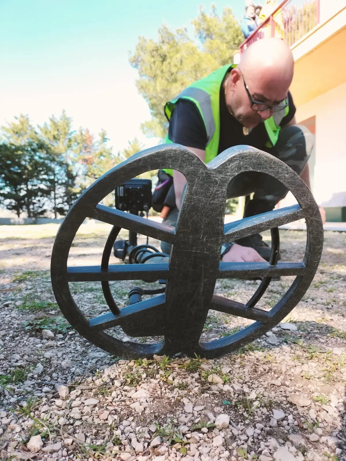ricerca anelli smarriti con metal detector